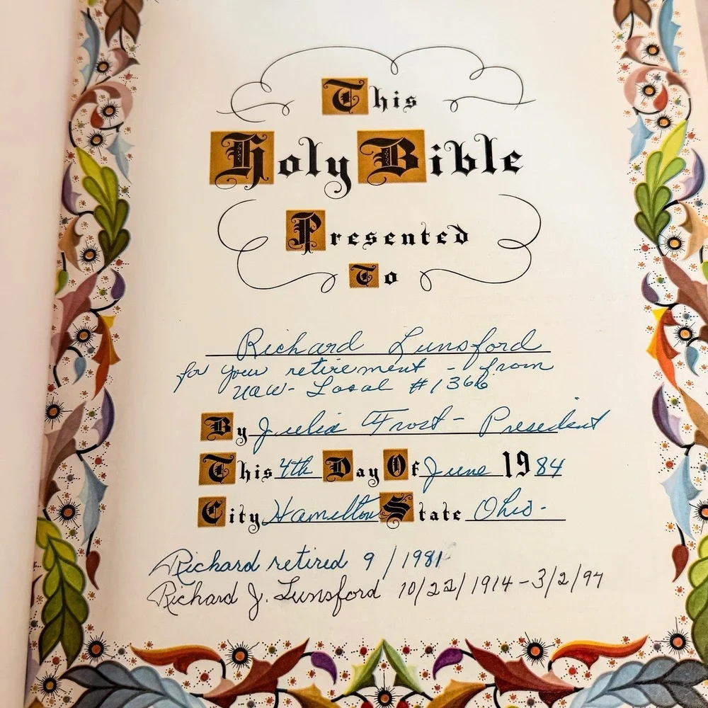 Heirloom Family Bible‎